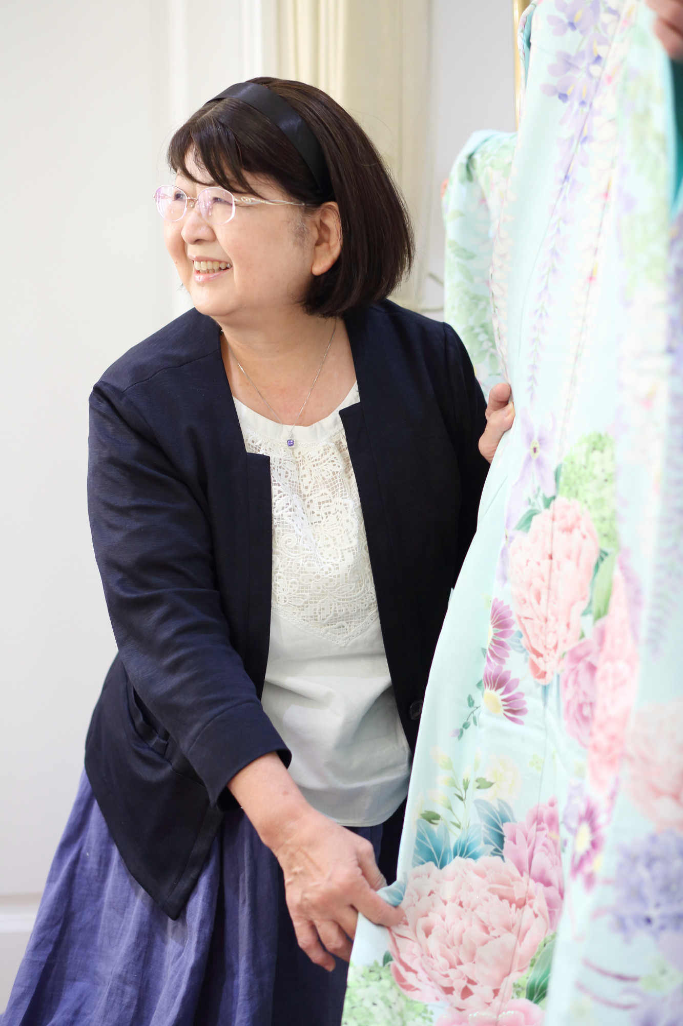 Nagasaki Atsukoが衣裳のスタイリングをしている写真